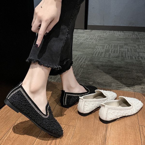 Női alkalmi cipő gyöngy elemmel, lapos talppal