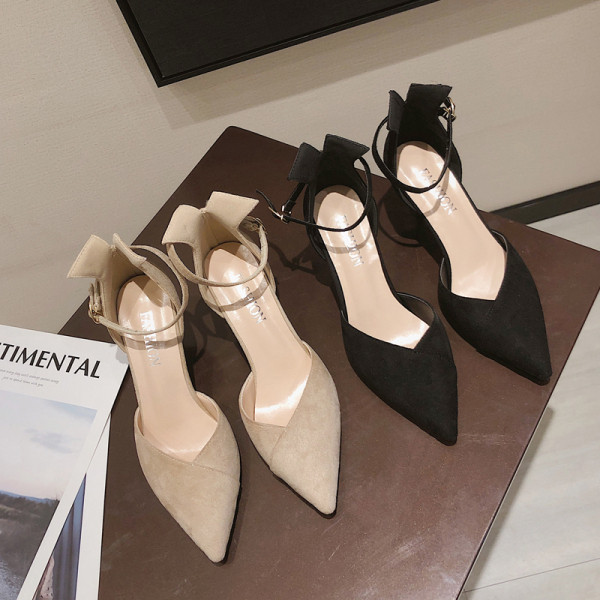 Ikdienas sieviešu apavi ar plānu papēdi un siksnu