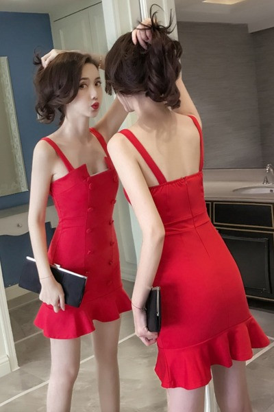 Sieviešu īsā kleita ar pogām un platām lencēm