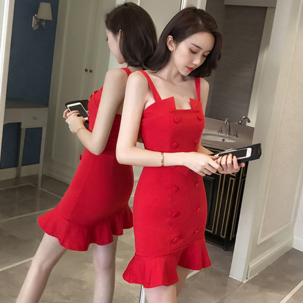 Sieviešu īsā kleita ar pogām un platām lencēm