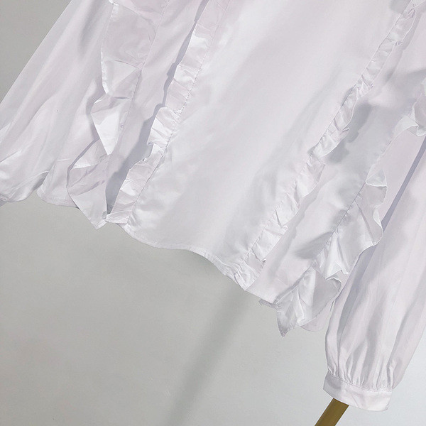 Sieviešu ikdienas blūze ar cirtām un garām piedurknēm