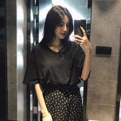 Ежедневна дамска тениска с къс ръкав и шпиц деколте