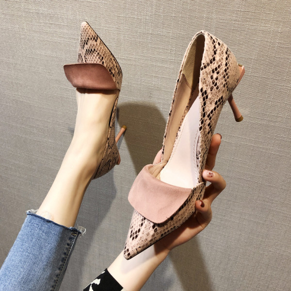 Stilingi moteriški batai su gyvatės raštu ir plonu kulnu