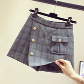 Modernus moteriškas languotas sijonas-kelnės su sagomis ir kišene