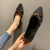 Laisvalaikio moteriški batai su metaliniu elementu ir lygiu padu