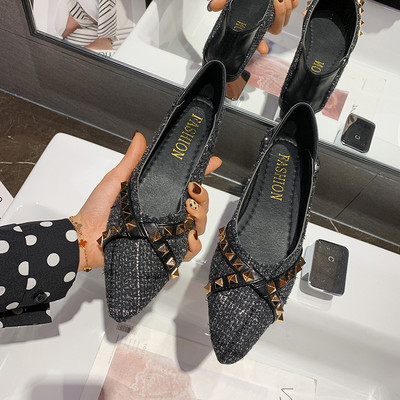 Laisvalaikio moteriški batai su metaliniu elementu ir lygiu padu