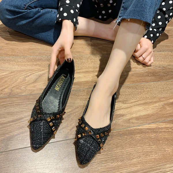 Laisvalaikio moteriški batai su metaliniu elementu ir lygiu padu