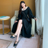 Ilga moteriška retro suknelė su V formos iškirpte ir sagomis