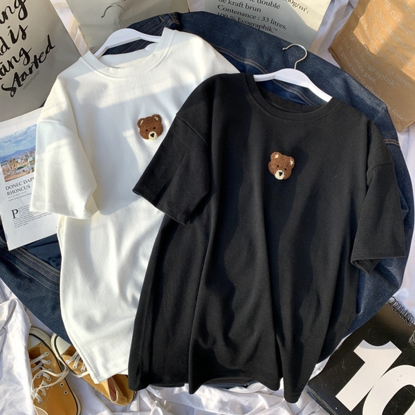 Modernus moteriškas platus marškinėlių modelis su siuvinėjimu meškos formos