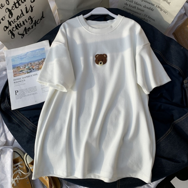 Modernus moteriškas platus marškinėlių modelis su siuvinėjimu meškos formos