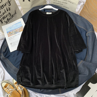 Laisvi moteriški marškinėliai iš aksominio paprasto modelio trumpomis rankovėmis