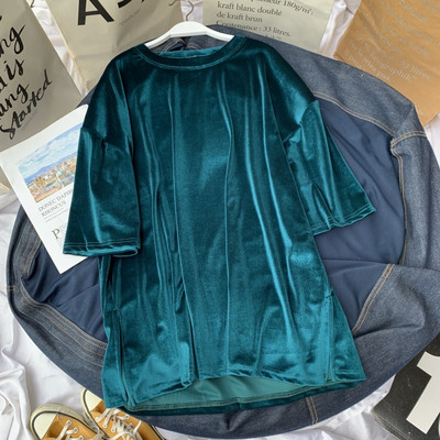 Laisvi moteriški marškinėliai iš aksominio paprasto modelio trumpomis rankovėmis