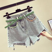 Naujo modelio moteriški šortai su dirželiu ir suplėšytais motyvais