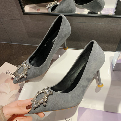 Modernūs moteriški batai su akmenukais ir plonais kulnais