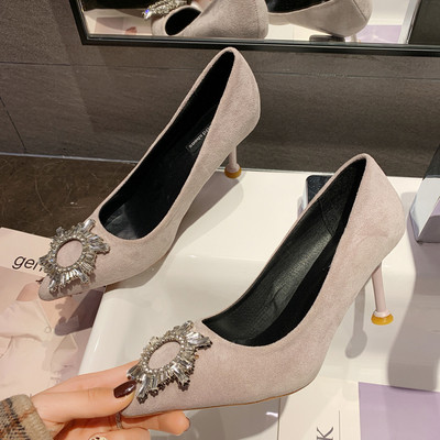 Modernūs moteriški batai su akmenukais ir plonais kulnais