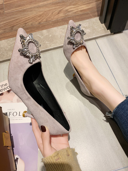 Modernūs moteriški batai su akmenukais ir plonais kulnais