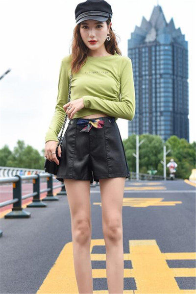 Moteriški odiniai šortai su kaklaraiščiais ir aukštu juosmeniu