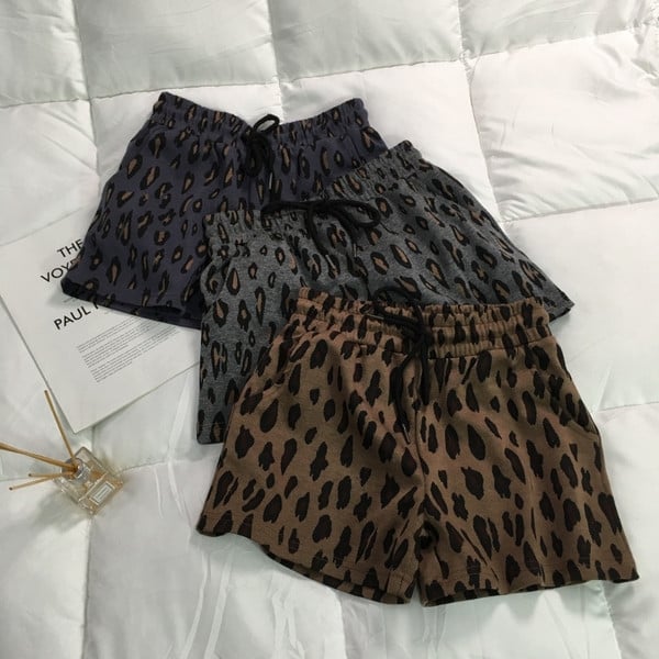 Къси дамски панталони с еластична талия и леопардов десен