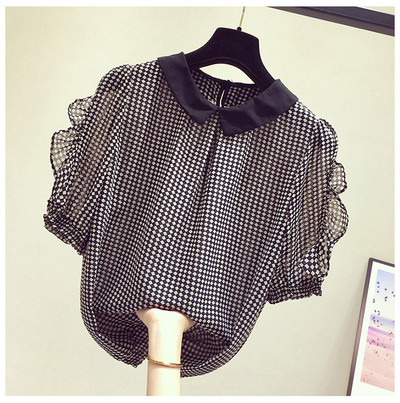 Moderns sieviešu krekls ar 3/4 piedurknēm un ovālu kakla izgriezumu