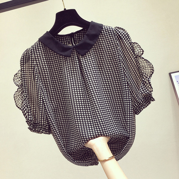 Moderns sieviešu krekls ar 3/4 piedurknēm un ovālu kakla izgriezumu