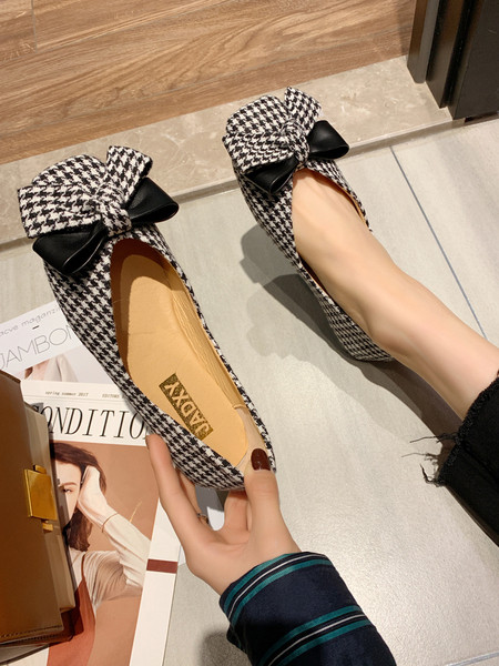 Moteriški languoti laisvalaikio batai plokščiu padu ir kaspinu