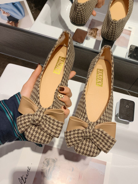 Moteriški languoti laisvalaikio batai plokščiu padu ir kaspinu