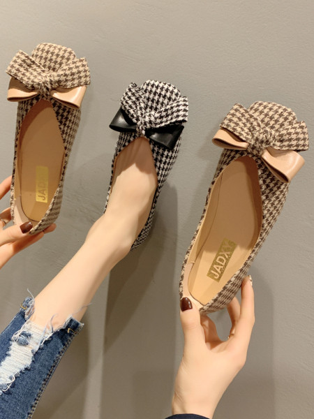 Moteriški languoti laisvalaikio batai plokščiu padu ir kaspinu