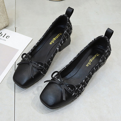 Moteriški batai su kvadratiniu kulnu ir kaspinu