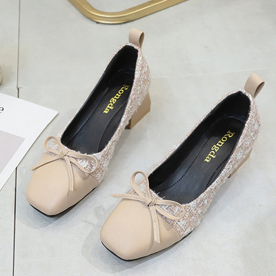 Moteriški batai su kvadratiniu kulnu ir kaspinu