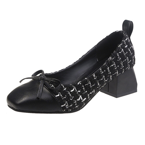 Moteriški batai su kvadratiniu kulnu ir kaspinu