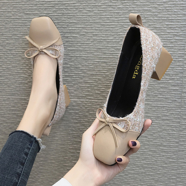 Moteriški batai su kvadratiniu kulnu ir kaspinu