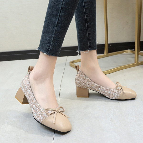 Moteriški batai su kvadratiniu kulnu ir kaspinu