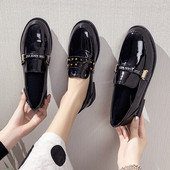 Lakinės odos moteriški batai lygiu padu juodos spalvos - du modeliai