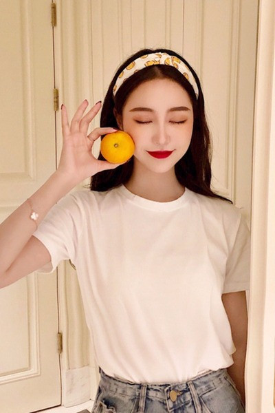 Moteriški laisvalaikio marškinėliai su ovalia iškirpte ir trumpomis rankovėmis