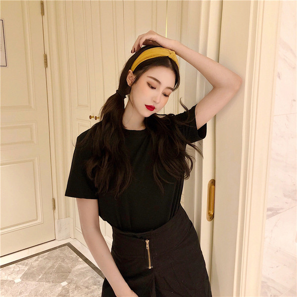 Moteriški laisvalaikio marškinėliai su ovalia iškirpte ir trumpomis rankovėmis