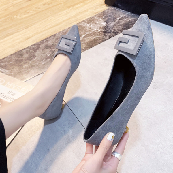 Naiste madala kontsaga ja pandlaga seemisnahast kingad