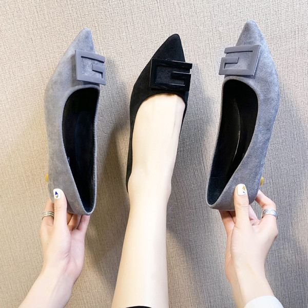 Naiste madala kontsaga ja pandlaga seemisnahast kingad