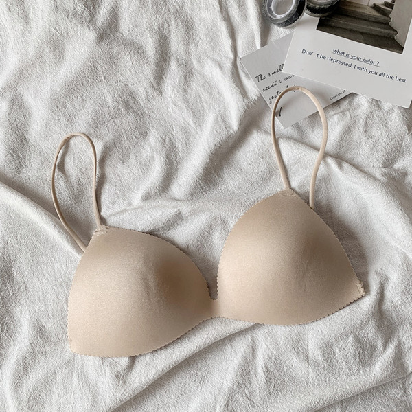 Stilingas moteriškas liemenėlės paprastas modelis su trikampio formos ir plonais petnešėlėmis