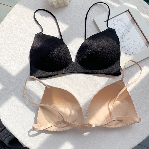 Stilingas moteriškas liemenėlės paprastas modelis su trikampio formos ir plonais petnešėlėmis