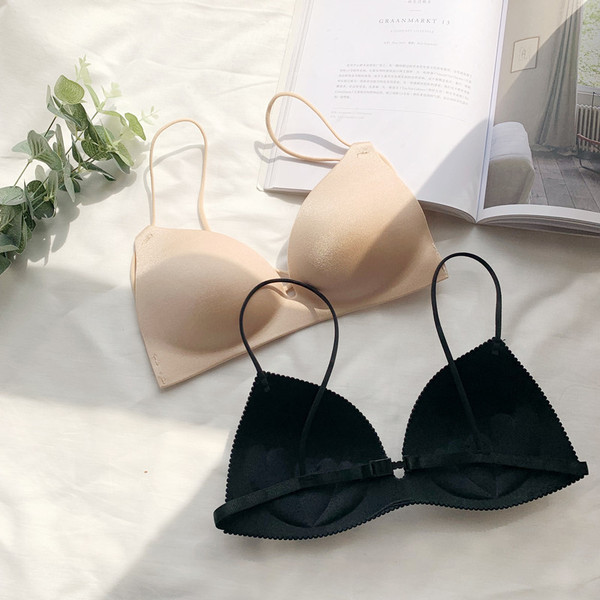 Stilingas moteriškas liemenėlės paprastas modelis su trikampio formos ir plonais petnešėlėmis