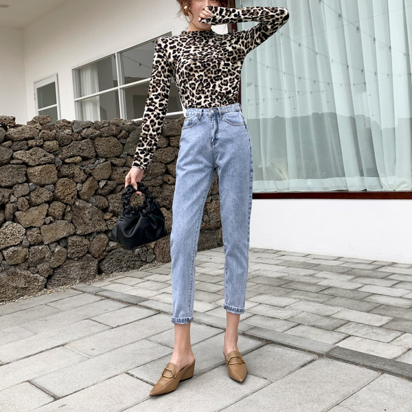 Moteriški laisvalaikio džinsai aukštu juosmeniu ir kišenėmis