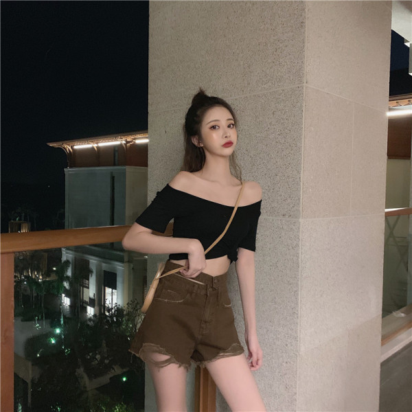 Džinsiniai šortai aukštu liemeniu su plėšytais motyvais