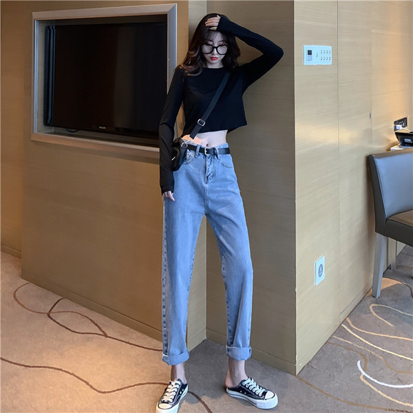 Moteriški laisvalaikio džinsai tiesūs modeliai su kišenėmis ir aukštu juosmeniu