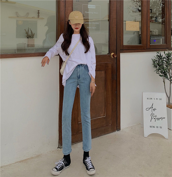 Švarūs moteriški džinsai aukštu juosmeniu