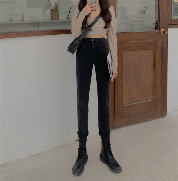 Švarūs moteriški džinsai aukštu juosmeniu