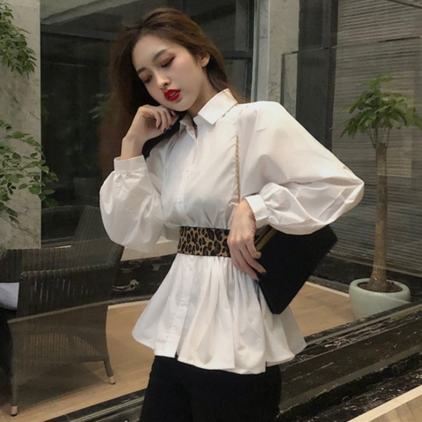 Moteriški marškiniai su klasikine apykakle ir diržu su leopardo raštu