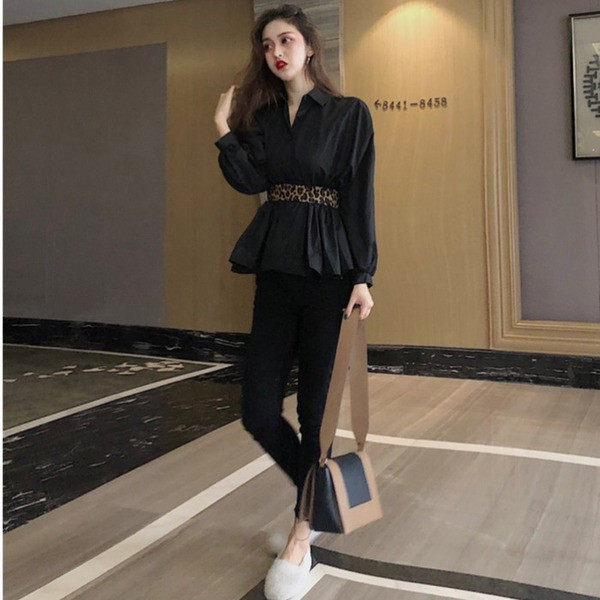 Moteriški marškiniai su klasikine apykakle ir diržu su leopardo raštu