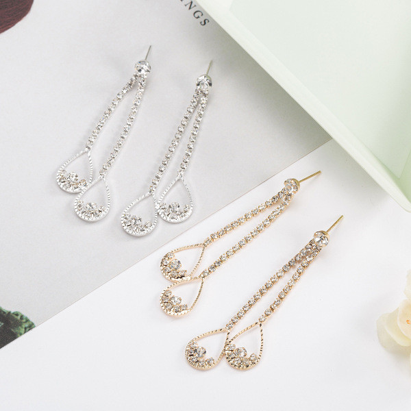 Modernūs moteriški kabantys auskarai su sidabriniais akmenukais