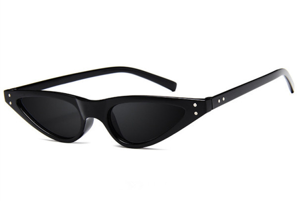 Moteriški retro stiliaus akiniai nuo saulės