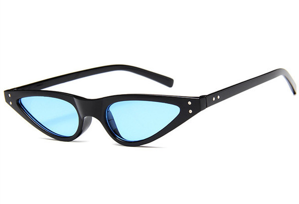 Moteriški retro stiliaus akiniai nuo saulės